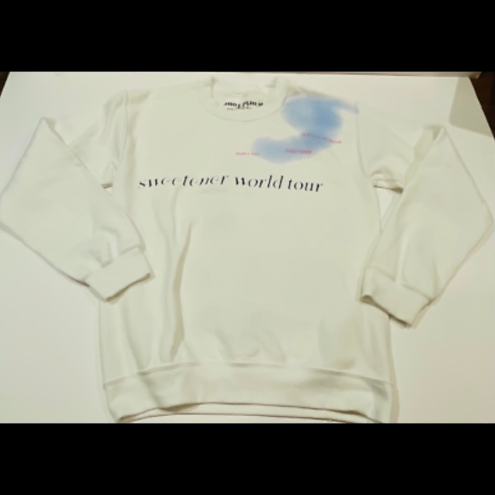Ariana grande sweetener world tour sweater size M